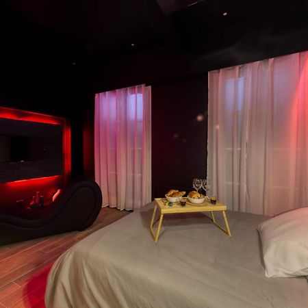 Suite Deluxe - Jacuzzi Melun Exterior foto