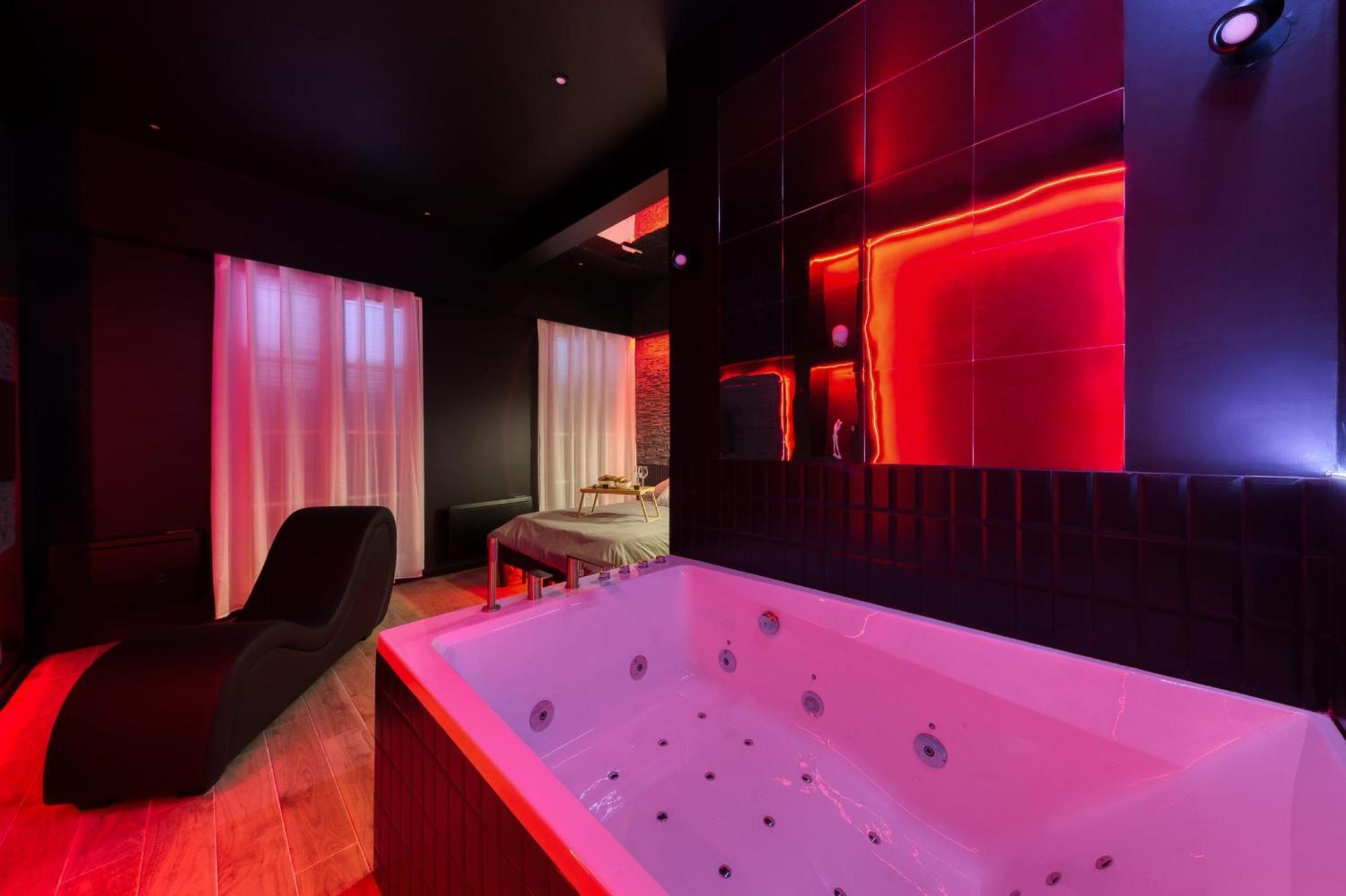 Suite Deluxe - Jacuzzi Melun Exterior foto